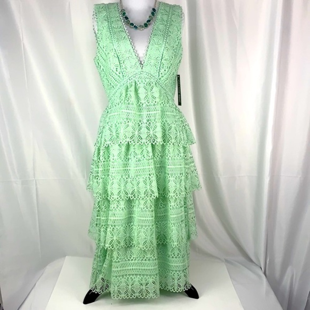 🆕Gianni bini V neck sleeveless dress size 4